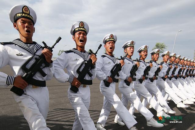 [中国军网]阅兵训练名场面丨听！一声声口令，如龙鸣狮吼，气壮山河