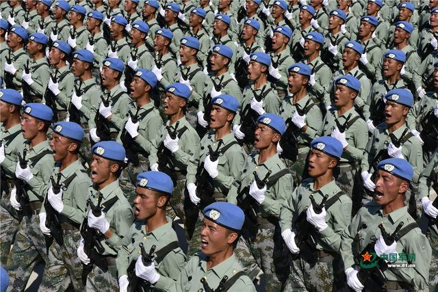 [中国军网]阅兵训练名场面丨听！一声声口令，如龙鸣狮吼，气壮山河
