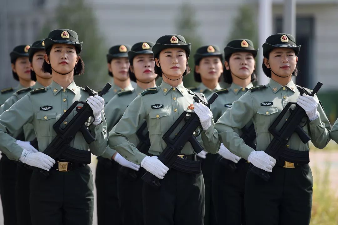 「中国军网」“阅兵体”恋爱日记｜他和未婚妻同在阅兵训练场