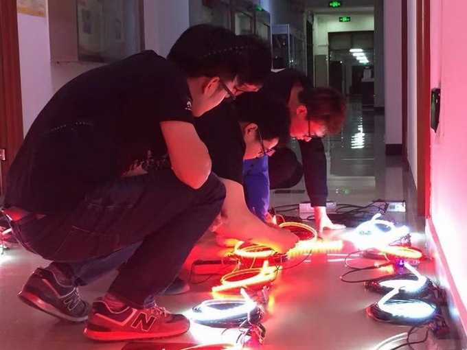 【北京晚报】大楼做屏幕，阳台是像素！看北理工同学如何“硬核”表白祖国