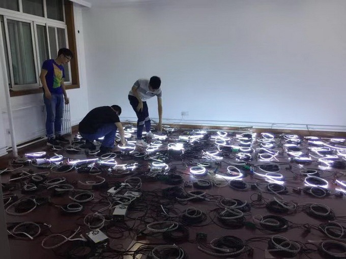 【北京晚报】大楼做屏幕，阳台是像素！看北理工同学如何“硬核”表白祖国