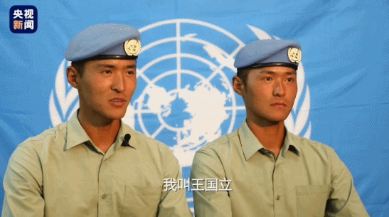 [央视新闻]阅兵最强“穿越” 双胞胎兄弟同位置上演“复制粘贴”