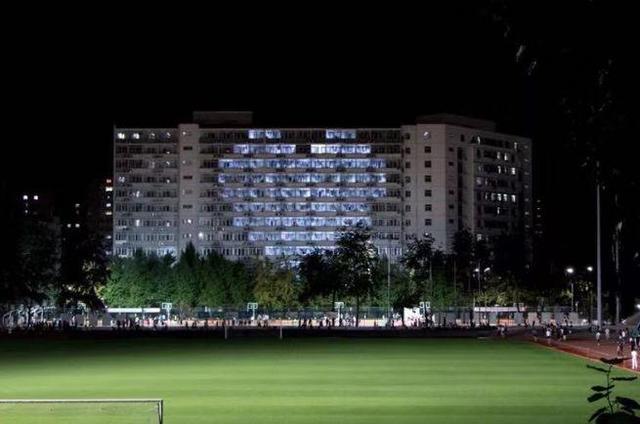 环球网@北理工学生宿舍变身超级大屏，“硬核”表白祖国