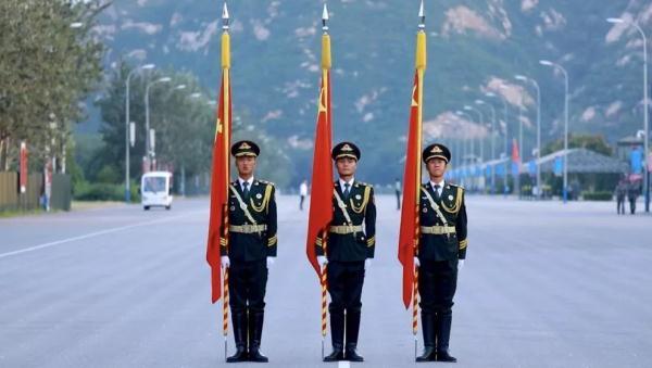 「光明网」国庆当天，他们将率先走过天安门