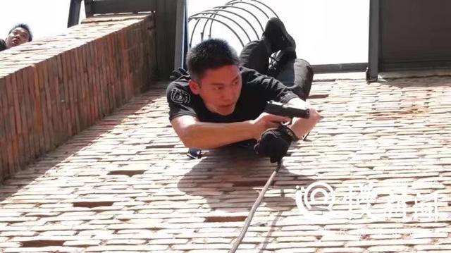 「上游新闻」特警“攀登者”，一张老照片背后的故事