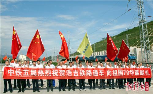 「中青在线」青听晚报｜十连胜！中国女排卫冕世界杯冠军