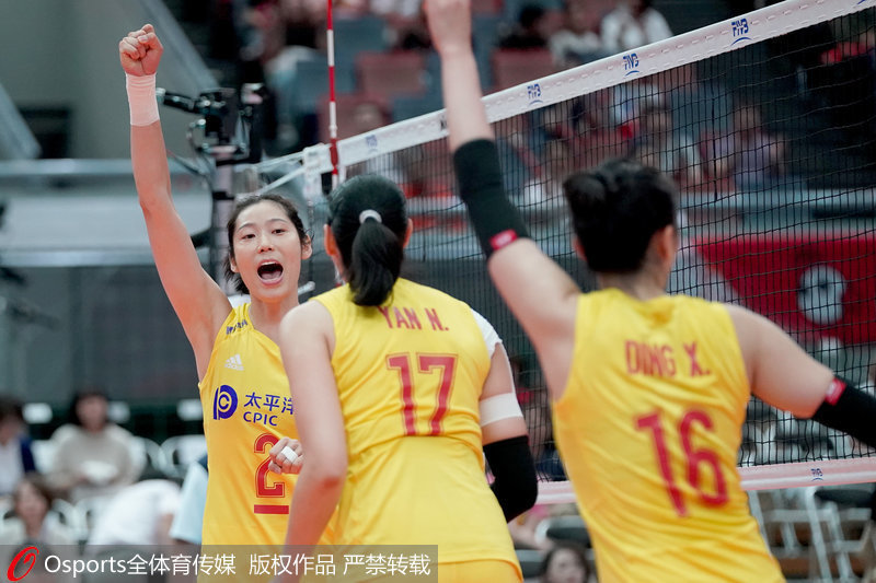 [人民网-体育频道]高清：女排世界中国3-0横扫塞尔维亚 十战全胜提前成功卫冕！