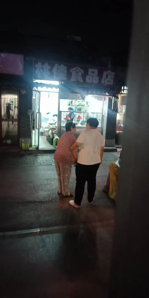 「北京晚报」七旬老人和家人吵架，一气之下离家出走，所幸碰到了驿站和警