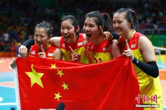 「中国新闻网」升国旗，奏国歌！中国女排十连胜，卫冕世界杯