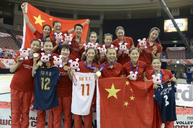 [南方都市报]女排夺冠国足躺枪：一个就像祖国母亲的小棉袄，一个默默退出群聊