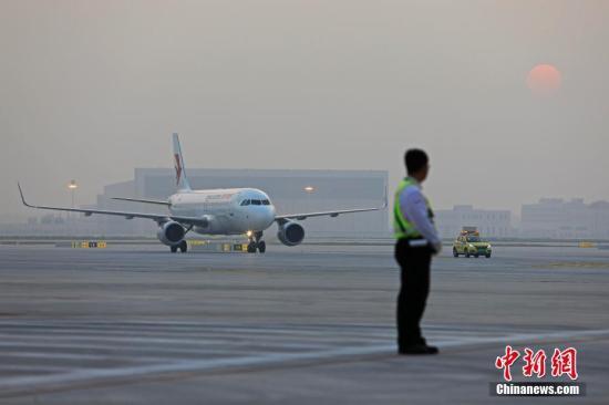 [中国新闻网]北京大兴国际机场投入运营以来日均运送旅客约1.2万人次