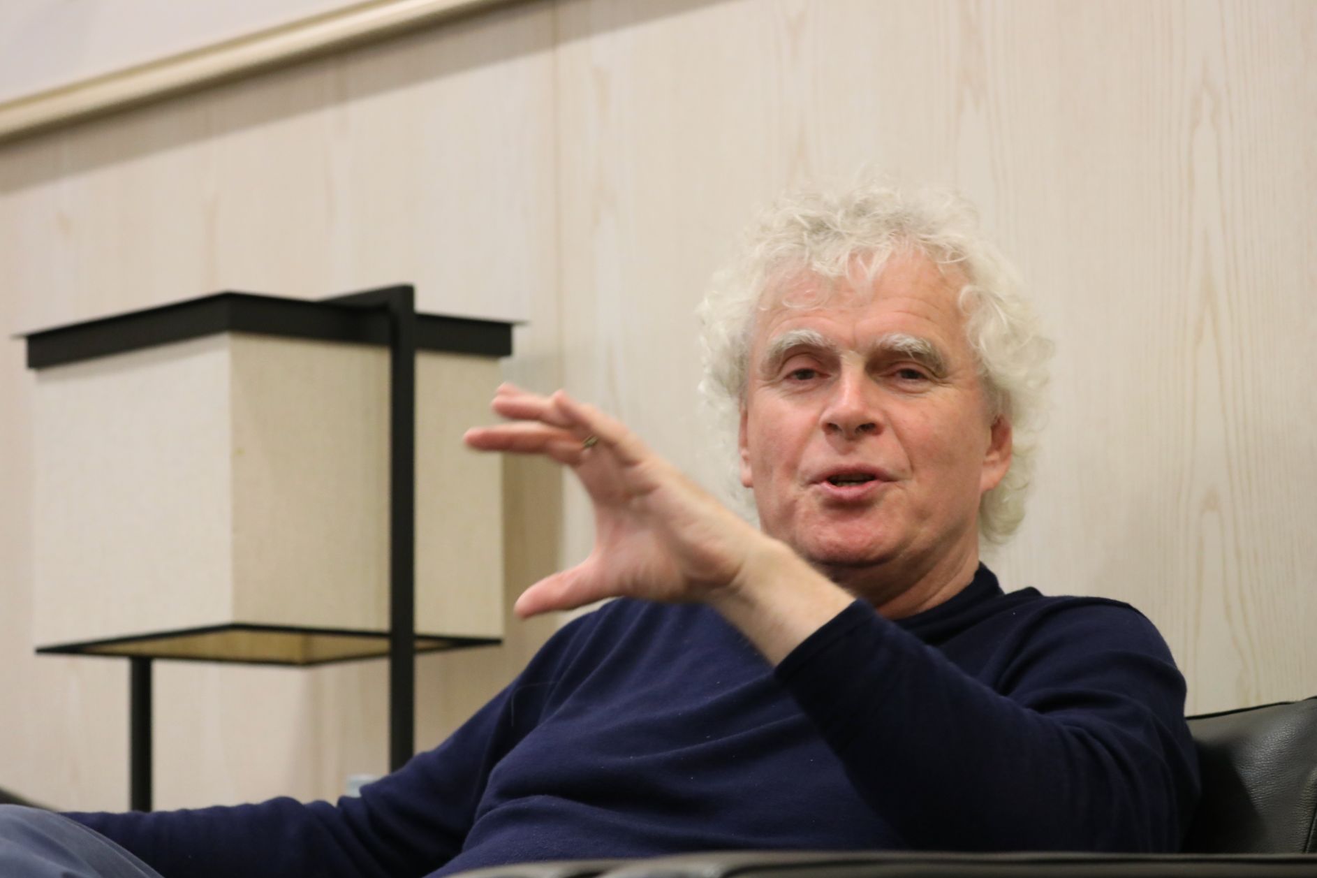 视频兑现两年前的诺言西蒙拉特尔以伦敦交响音乐总监身份首次率团献演