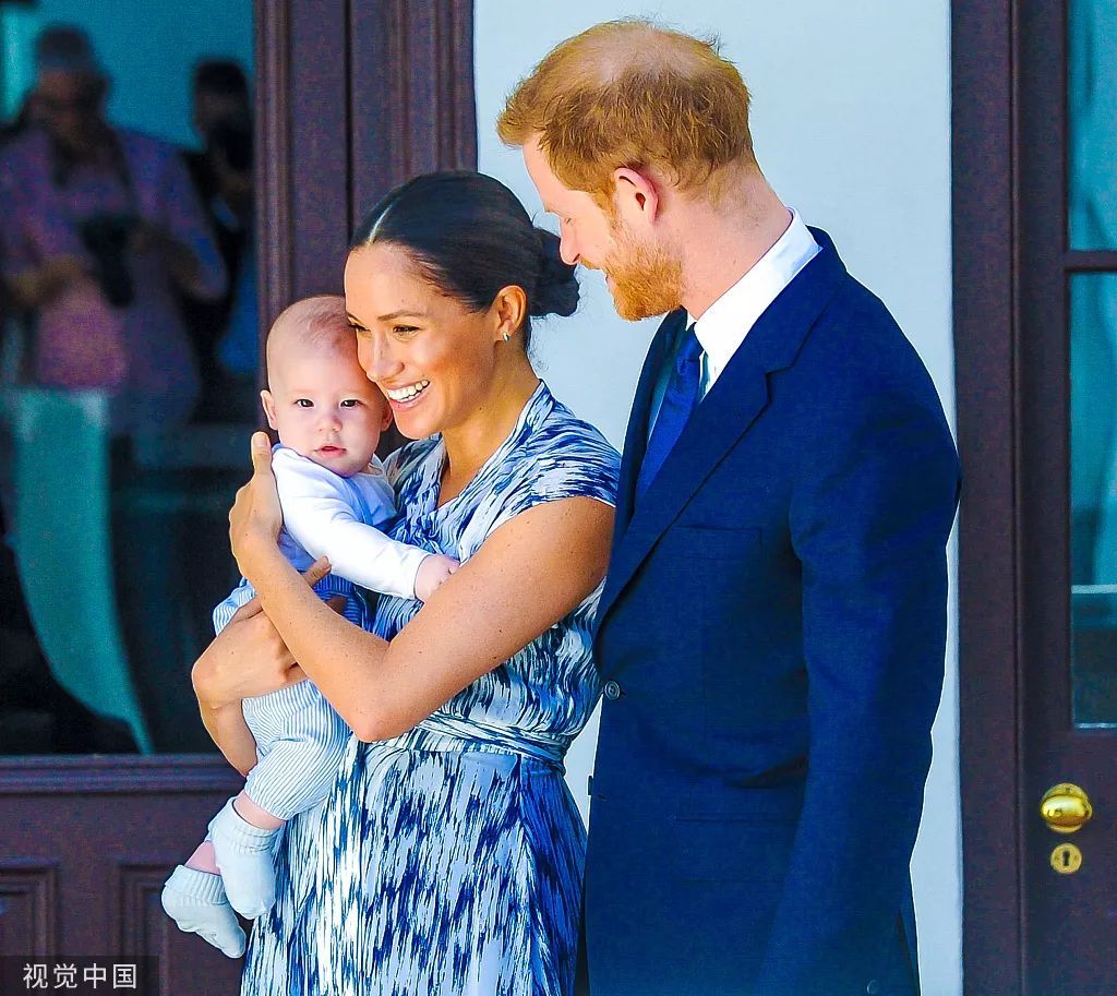 新京报：哈里王子重走戴安娜王妃22年前走过的路