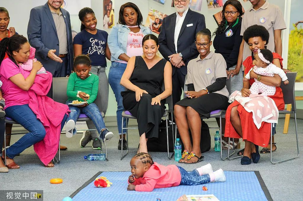 新京报：哈里王子重走戴安娜王妃22年前走过的路