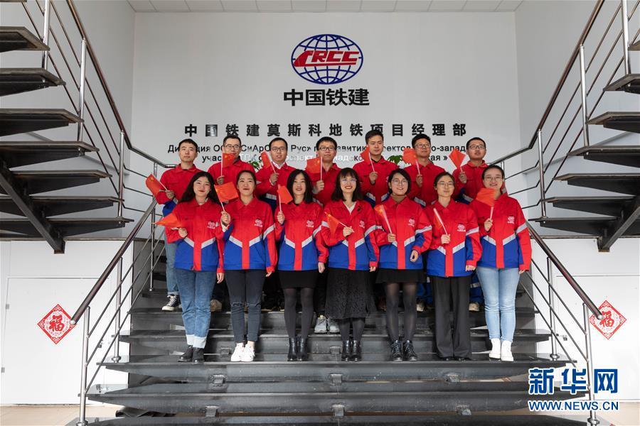 新华网：“我和国旗合个影”主题活动在多国举行