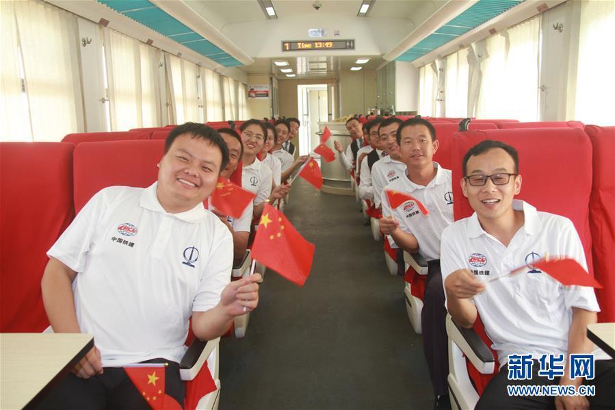 新华网：“我和国旗合个影”主题活动在多国举行