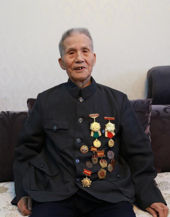 茌平籍老军人郝承廉军功章上的革命历程