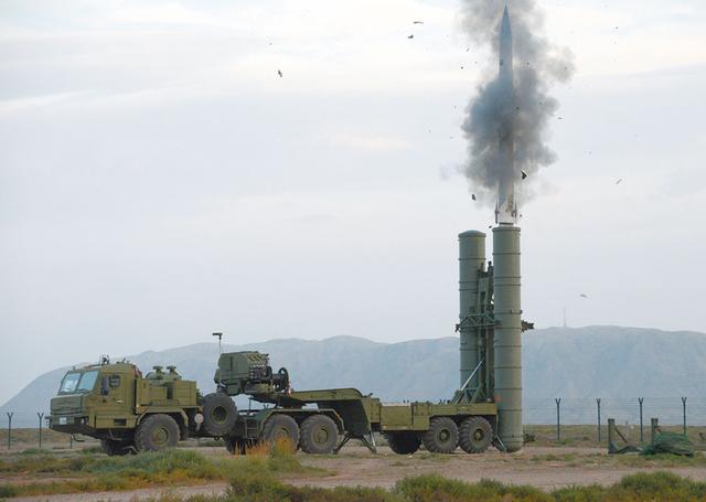 采用冷发射方式,正弹射出筒的s-300导弹"爱国者"pac-3防空导弹采用热