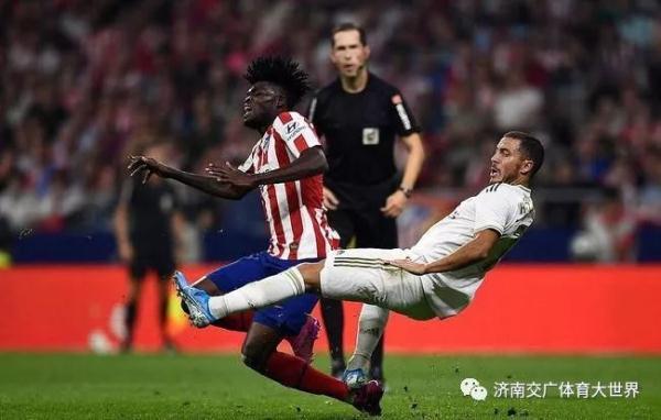 「光明网」西甲-皇马客平马竞 巴萨2-0