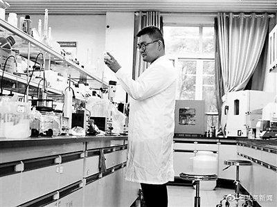 #光明网#29岁博士获聘教授：不存在神童 就是花的时间比别人多