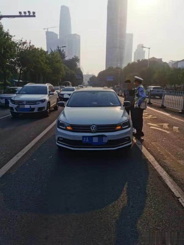 「光明网」睡醒不等于酒醒 一名司机又被“隔夜酒”坑了