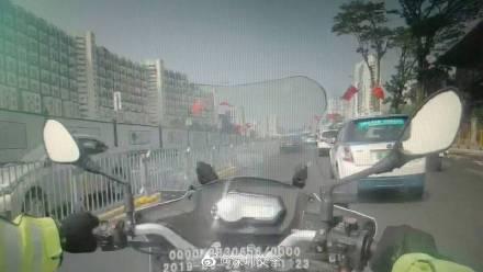 【光明网】小朋友严重烫伤，三组铁骑接力护送就医