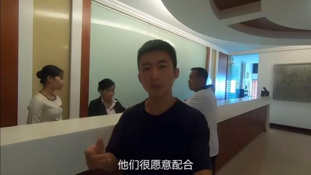 【南方都市报】重庆小伙柬埔寨旅游见国旗破损，坚持让酒店换新！被赞护旗靓仔