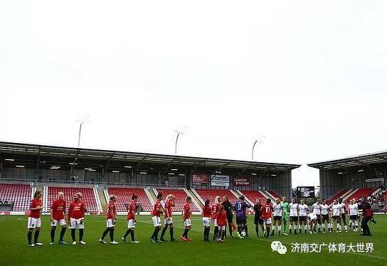 光明网@英超-瓦尔迪梅开二度 莱斯特城5-0大胜跻身前三