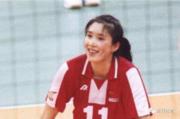 「光明网」中国女排载誉归国，对于球迷，郎平有话要说