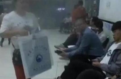 【光明网】102岁老人走失北京街头？原来是老人犯迷糊，多说了20岁