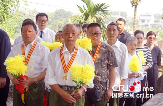 国际在线■中国驻越南大使馆组织祭扫中国援越烈士陵园