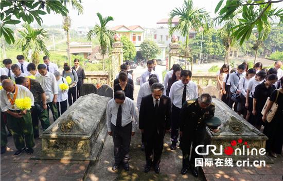 国际在线■中国驻越南大使馆组织祭扫中国援越烈士陵园