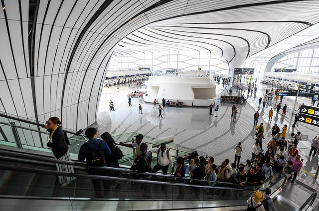 北京日报客户端■北京大兴机场客流上升，航站楼五楼这处观景台成“网红打卡地”