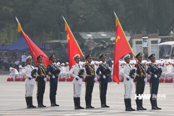 【海外网】女兵方队英姿飒爽：女将军新中国国庆阅兵史上首次亮相