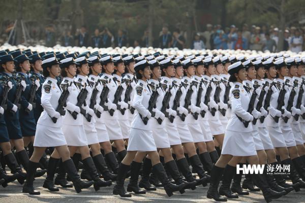 【海外网】女兵方队英姿飒爽：女将军新中国国庆阅兵史上首次亮相