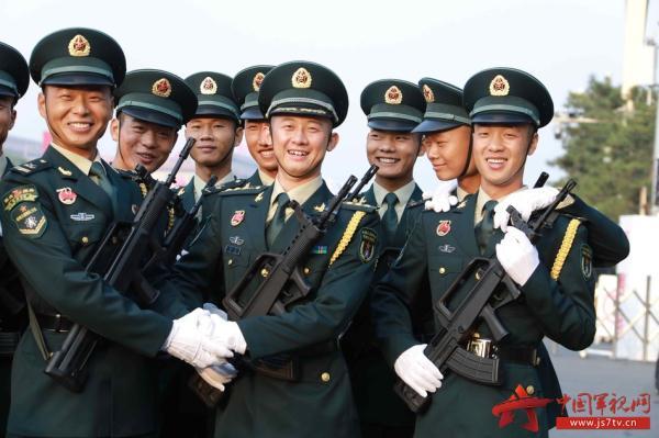 光明网：万众期待！阅兵方阵掠影