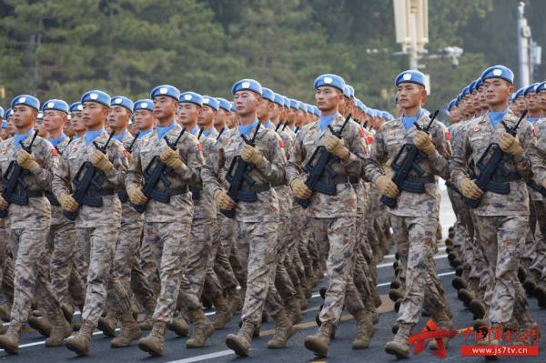 光明网：万众期待！阅兵方阵掠影