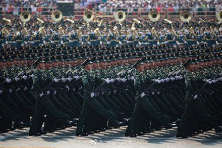 「光明网」70年国庆大阅兵上的震撼瞬间