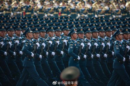 「光明网」70年国庆大阅兵上的震撼瞬间