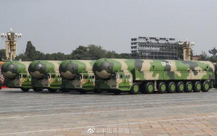 「光明网」70年国庆大阅兵上的震撼瞬间