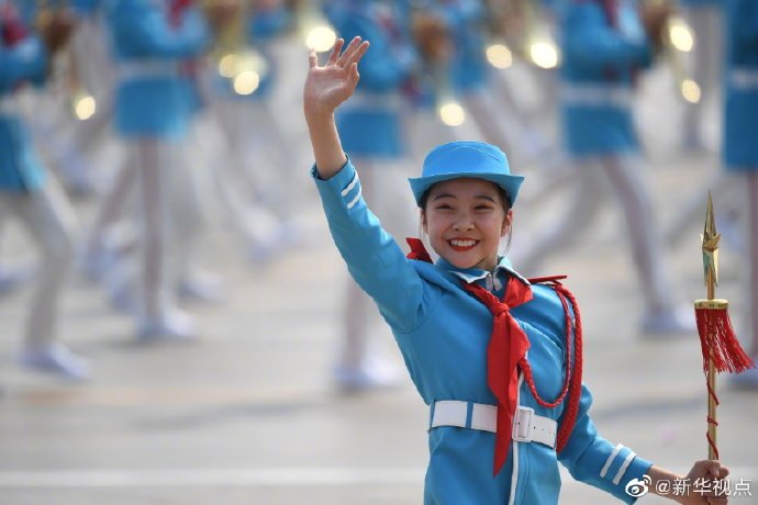 新华视点■盛大的阅兵式和群众游行举行 媒体盘点国庆表情