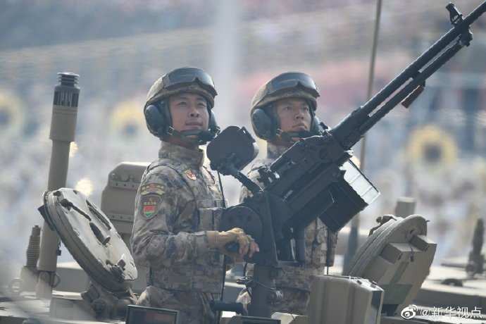 新华视点■盛大的阅兵式和群众游行举行 媒体盘点国庆表情