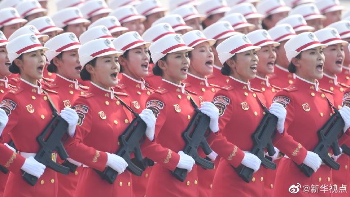新华视点■盛大的阅兵式和群众游行举行 媒体盘点国庆表情