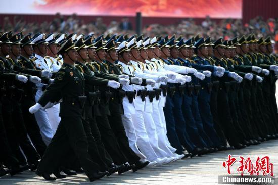 中国新闻网■女兵方队