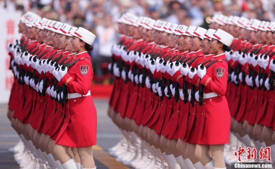 中国新闻网■女兵方队