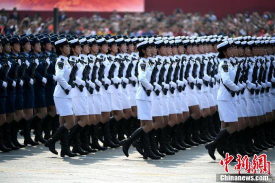 中国新闻网■女兵方队