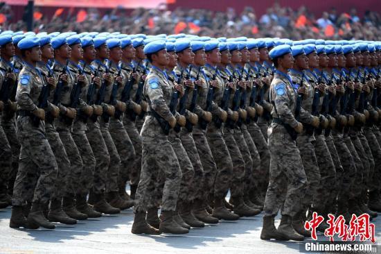 中国新闻网■女兵方队