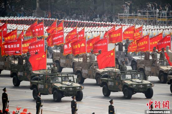 中国新闻网■女兵方队