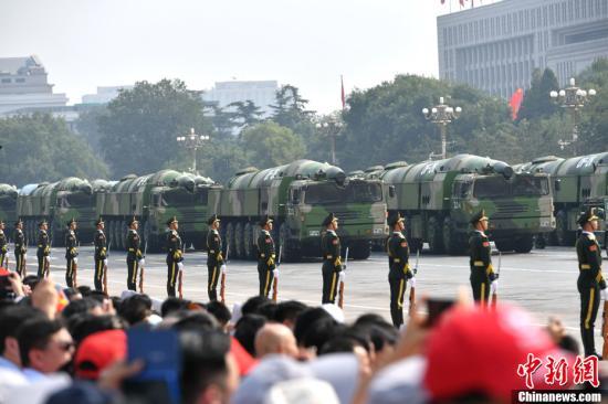 「中国新闻网」反坦克导弹方队