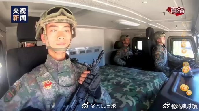 「环球时报」参阅兵哥哥迷倒网友：迎面走来的是未婚夫方队